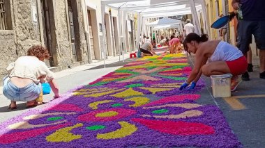 Processione dei Ceri ed kâfir / mum ve çiçek sergisi - Rieti, İtalya