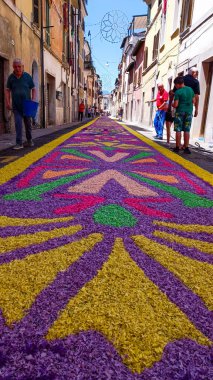 Processione dei Ceri ed kâfir / mum ve çiçek sergisi - Rieti, İtalya