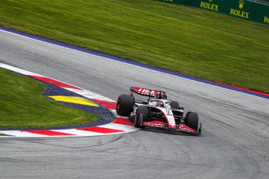 Kevin Magnussen (SVE) Haas VF-2