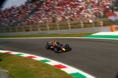  Sergio Perez (MEX) Redbull Racing RB1