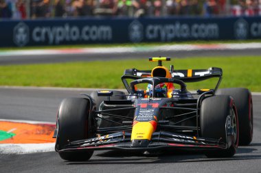  Sergio Perez (MEX) Redbull Racing RB1