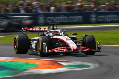  Kevin Magnussen (SVE) Haas VF-2