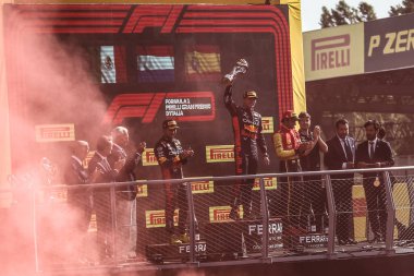 Yarışın kürsüsü