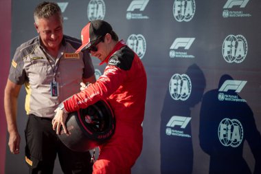  Charles Leclerc (MON) Ferrari SF-23 oturumdan sonra - direk pozisyonu - polema