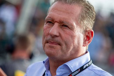 Jos Verstappen (NED) Eski F1 sürücüsü ve Max Verstappen (NED) Redbull Racing RB1 'in babası