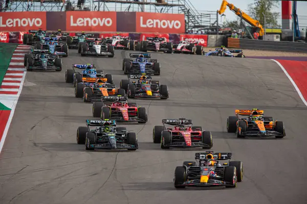 Max Verstappen (NED) Redbull Yarışı lideri Lewis Hamilton (GBR) Mercedes W14 E Performansı ve Charles Leclerc (MON) Ferrari SF-2