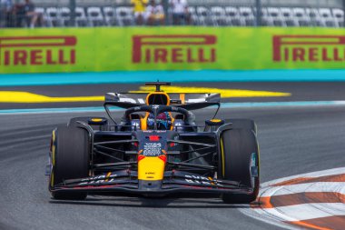 Max Verstappen (NED) Oracle Red Bull Racing - Red Bull RB20 - Honda RBP