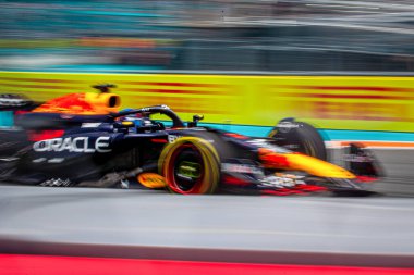 Max Verstappen (NED) Oracle Red Bull Racing - Red Bull RB20 - Honda RBP