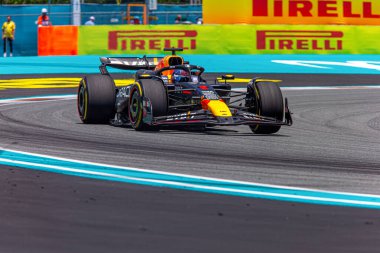 Max Verstappen (NED) Oracle Red Bull Racing - Red Bull RB20 - Honda RBP