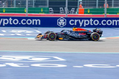 Max Verstappen (NED) Oracle Red Bull Racing - Red Bull RB20 - Honda RBP