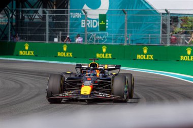 Max Verstappen (NED) Oracle Red Bull Racing - Red Bull RB20 - Honda RBP