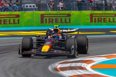 Sergio Perez (MEX) Oracle Red Bull Racing - Red Bull RB20 - Honda RBP