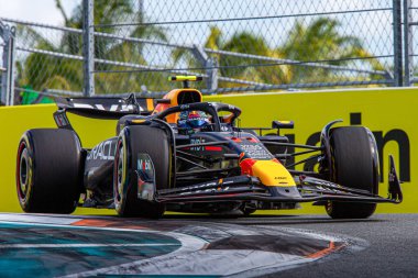 Sergio Perez (MEX) Oracle Red Bull Racing - Red Bull RB20 - Honda RBP