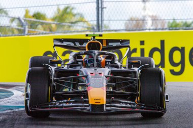 Sergio Perez (MEX) Oracle Red Bull Racing - Red Bull RB20 - Honda RBP