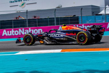 Sergio Perez (MEX) Oracle Red Bull Racing - Red Bull RB20 - Honda RBP