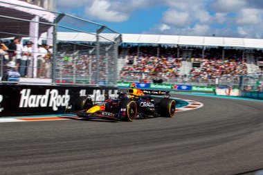 Sergio Perez (MEX) Oracle Red Bull Racing - Red Bull RB20 - Honda RBP