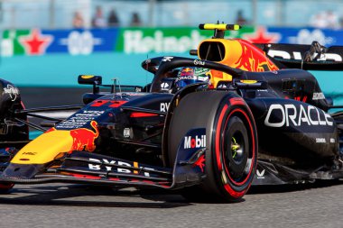 Sergio Perez (MEX) Oracle Red Bull Racing - Red Bull RB20 - Honda RBP