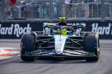 Lewis Hamilton (GBR) Mercedes W15 - Mercedes E Performansı