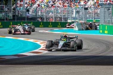 Lewis Hamilton (GBR) Mercedes W15 - Mercedes E Performansı