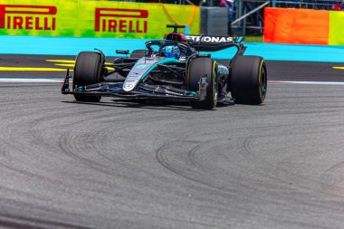 George Russell (GBR) Mercedes W15 - Mercedes E Performansı