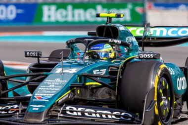 Fernando Alonso (SPA) Aston Martin AMR24 - Mercez