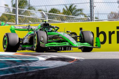 Guanyu Zhou Sauber C44 - Ferrar