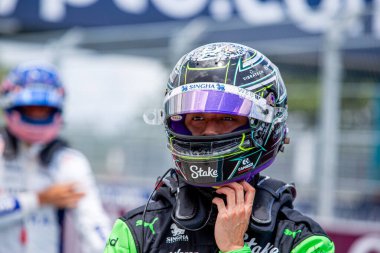 Guanyu Zhou Sauber C44 - Ferrar