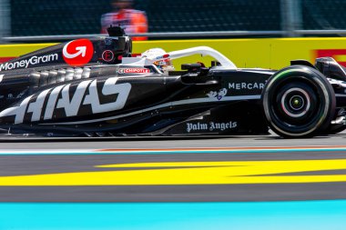 Kevin Magnussen (SVE) Haas VF-24 - Ferrar