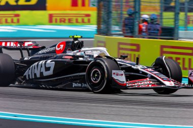 Nico Hulkenberg (GER)  Haas VF-24 - Ferrar