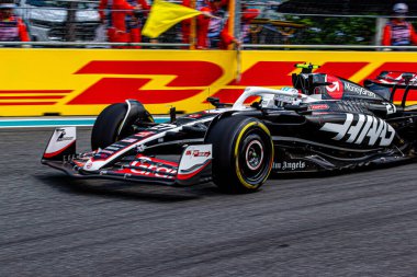 Nico Hulkenberg (GER)  Haas VF-24 - Ferrar