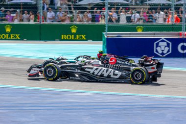 Nico Hulkenberg (GER)  Haas VF-24 - Ferrar