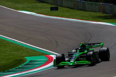  Zhou Guanyu (CHN) - F1 Takımı Tekme Sauber - Sauber C44 - Ferrar