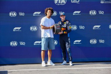 Joshua Zirkzee (NED) FC Bologna futbolcusu - İtalyan Serie A, Max Verstappen (NED) - Oracle Red Bull Racing - Red Bull RB20 - Honda RBPT - Pole Sitte