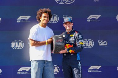 Joshua Zirkzee (NED) FC Bologna futbolcusu - İtalyan Serie A, Max Verstappen (NED) - Oracle Red Bull Racing - Red Bull RB20 - Honda RBPT - Pole Sitte