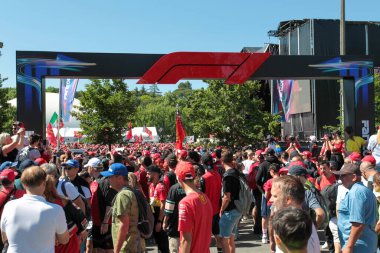 Ferrari Bayrağı ile Fanzone