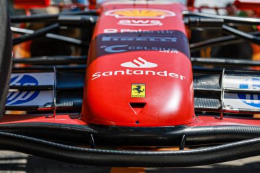  Scuderia Ferrari PITLANE 'de burun deliği