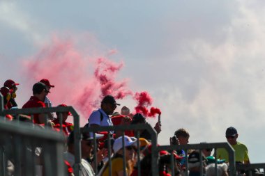 Yarış boyunca destekçiler