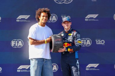 Joshua Zirkzee (NED) FC Bologna futbolcusu - İtalyan Serie A, Max Verstappen (NED) - Oracle Red Bull Racing - Red Bull RB20 - Honda RBPT - Pole Sitte