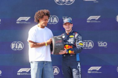 Joshua Zirkzee (NED) FC Bologna futbolcusu - İtalyan Serie A, Max Verstappen (NED) - Oracle Red Bull Racing - Red Bull RB20 - Honda RBPT - Pole Sitte