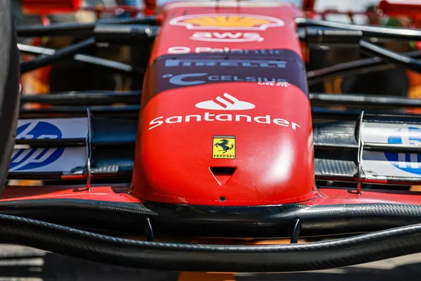  Scuderia Ferrari PITLANE 'de burun deliği