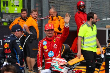 Yarıştan sonra podyum kutlaması