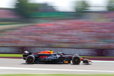  Sergio Perez (MEX) - Oracle Red Bull Racing - Red Bull RB20 - Honda RBPT