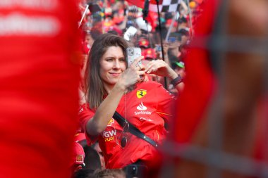 Ferrari Destekçileri - Tifosi, podiu 'nun altında