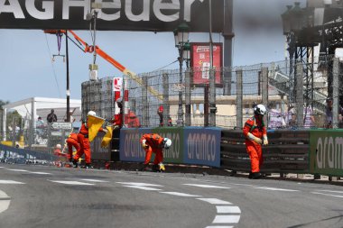 Sergio Perez (MEX) - Kahin Red Bull Racing - Red Bull RB20 - Honda RBPT rac 'ın ilk turunda