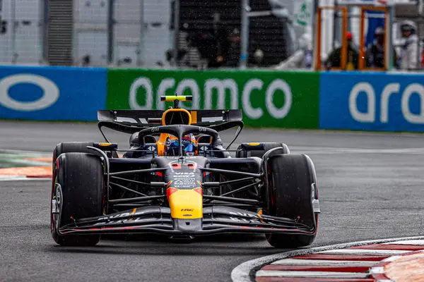  Sergio Perez (MEX) - Oracle Red Bull Racing - Red Bull RB20 - Honda RBP