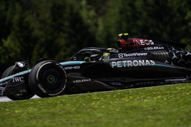  Lewis Hamilton (GBR) - Mercedes-AMG PETRONAS F1 Takımı - Mercedes W15 - Mercedes E Formula 1 Katar Havayolları Avusturya Grand Prix 2024, RedBull Ring, Spielberg, Avusturya 27-30 Haziran 2024
