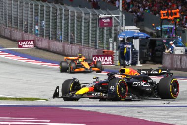  Max Verstappen (NED) - Oracle Red Bull Racing - Red Bull RB20 - Honda RBPT Lando Norris (GBR) - McLaren Formula 1 Team - McLaren MCL38 - Mercedes Formula 1 Katar Havayolları Avusturya Grand Prix 2024, RedBull Ring, Spielberg