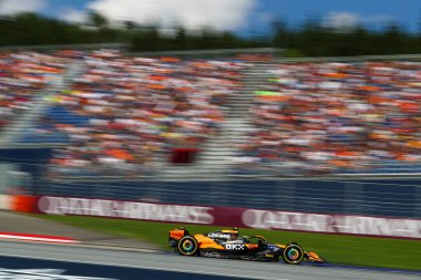  Lewis Hamilton (GBR) - Mercedes-AMG PETRONAS F1 Takımı - Mercedes W15 - Mercedes E Gösteri Formula 1 Katar Havayolları Avusturya Grand Prix 2024, RedBull Ring, Spielberg, Avusturya 28 Haziran 2024