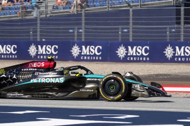  Lewis Hamilton (GBR) - Mercedes-AMG PETRONAS F1 Takımı - Mercedes W15 - Mercedes E Gösteri Formula 1 Katar Havayolları Avusturya Grand Prix 2024, RedBull Ring, Spielberg, Avusturya 28 Haziran 2024