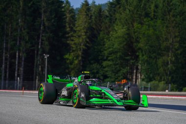  Zhou Guanyu (CHN) - Stake F1 Team Kick Sauber - Sauber C44 - Ferrari Formula 1 Katar Havayolları Avusturya Grand Prix 2024, RedBull Ring, Spielberg, Avusturya 28 Haziran 2024